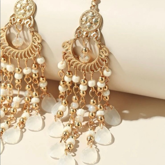 NWT White Dangle Earrings - Picture 2 of 3